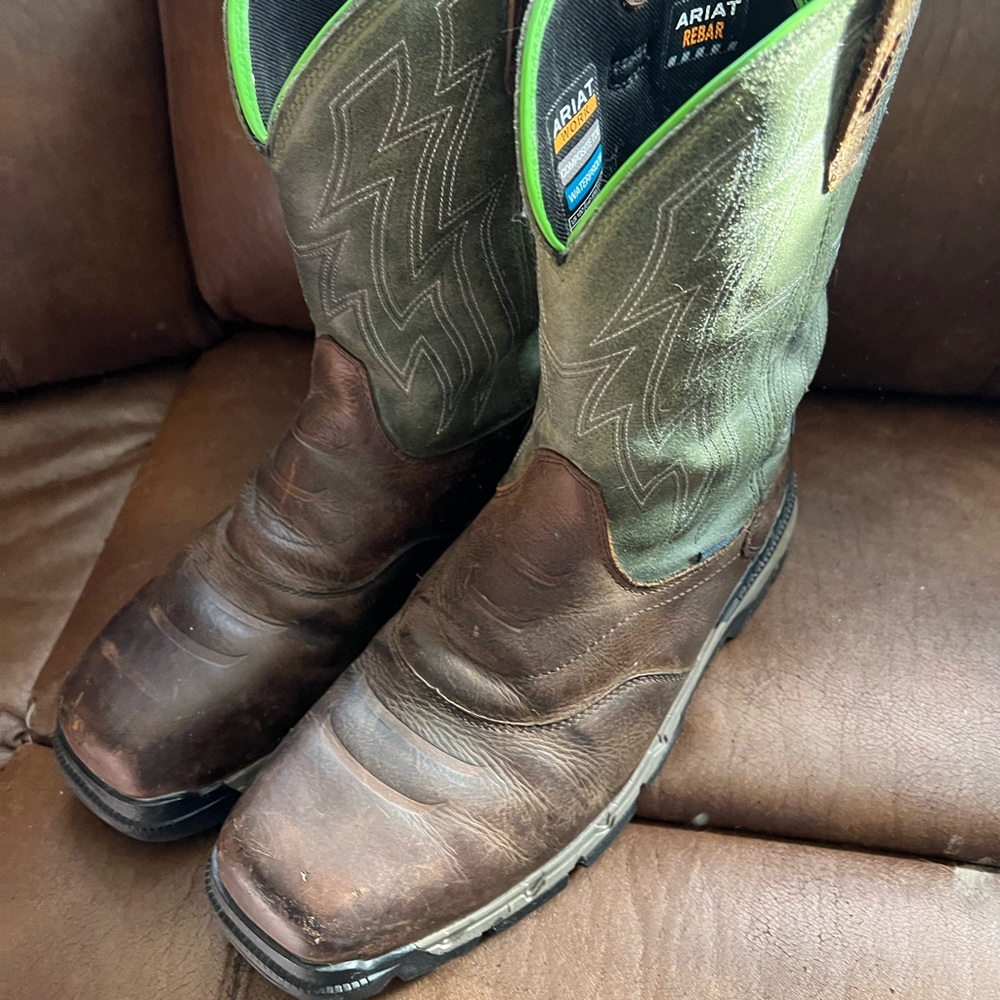 Sz 12 D ARIAT Work Boots Light Green color